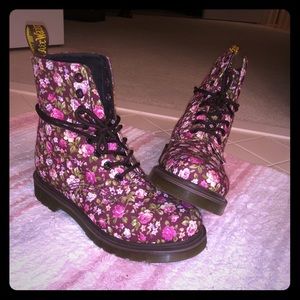 🌸BRAND NEW🌸 Dr. Martens Original style boot